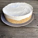 Cremora tart with biscuit crust and cheesecake-like filling on a plate.